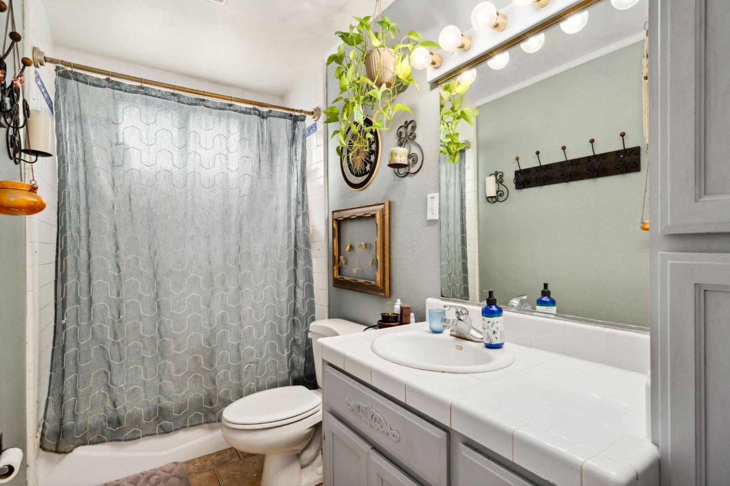 Detail Gallery Image 15 of 28 For 6643 Dunmore Ave, Citrus Heights,  CA 95621 - 4 Beds | 2 Baths