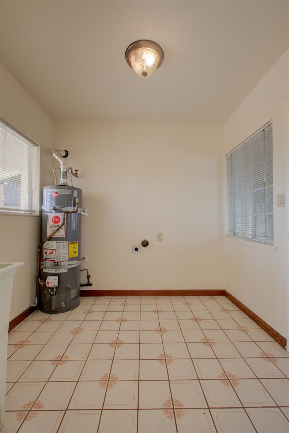 Detail Gallery Image 37 of 41 For 670 N 1st St, Patterson,  CA 95363 - 3 Beds | 1/1 Baths