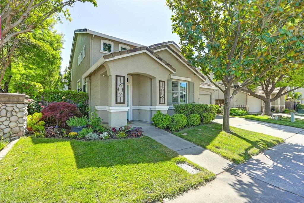 Detail Gallery Image 2 of 59 For 2460 Watercourse Way, Sacramento,  CA 95833 - 3 Beds | 2/1 Baths