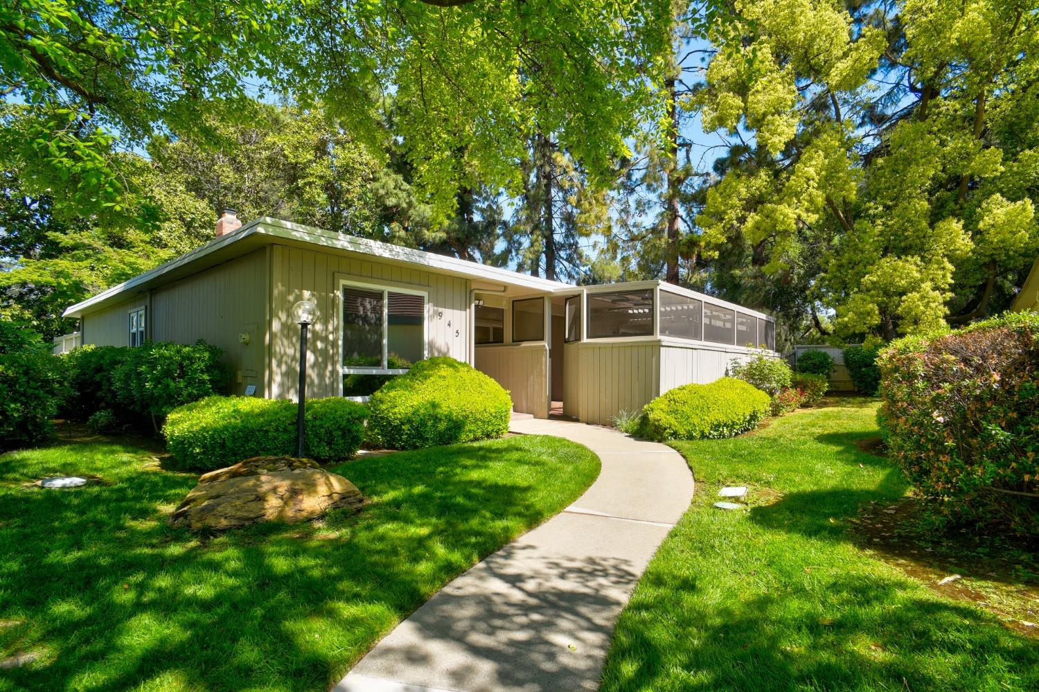Photo of 945 Commons Dr in Sacramento, CA