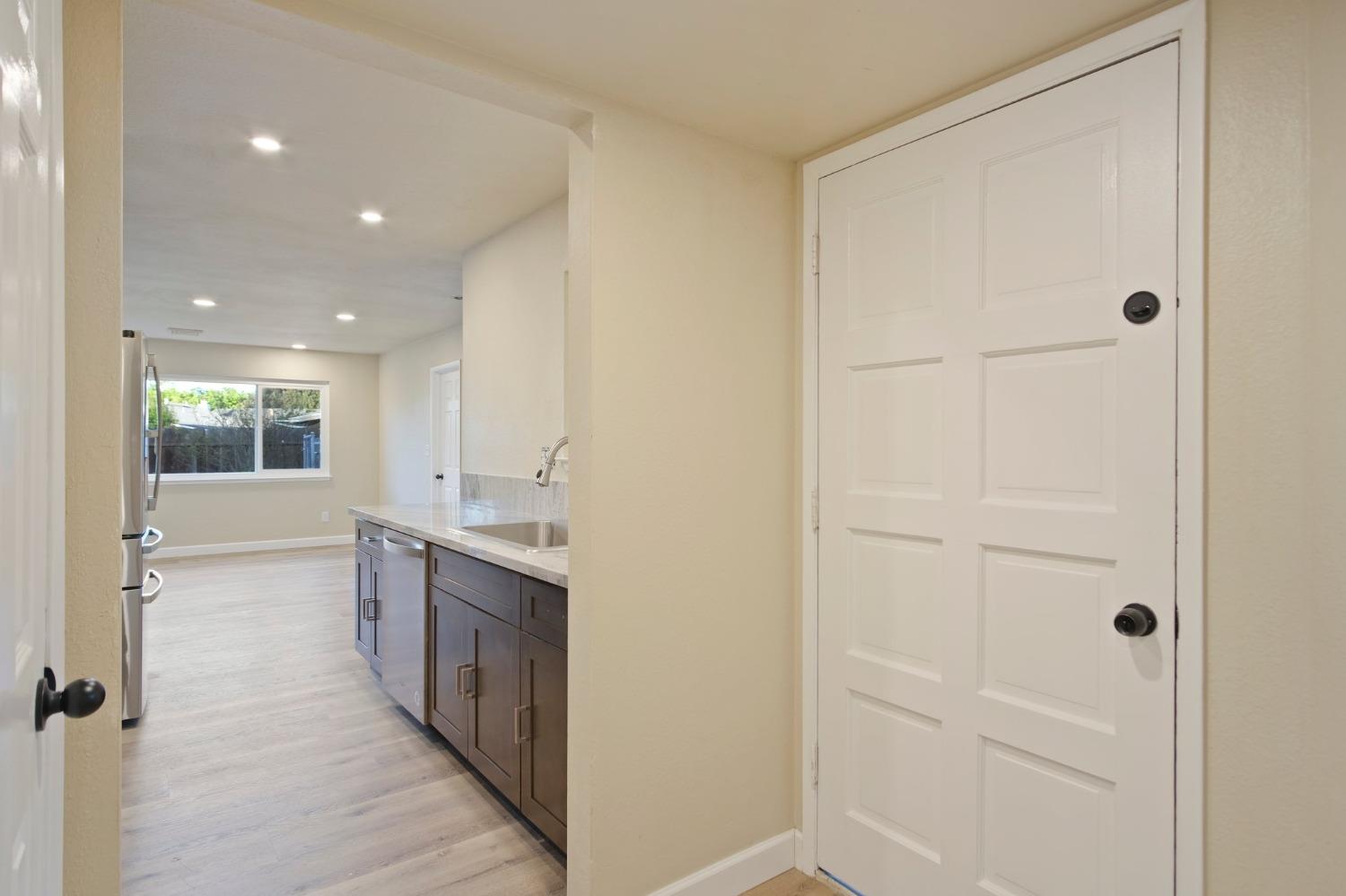 Detail Gallery Image 3 of 22 For 1505 Colima Ave, Modesto,  CA 95355 - 3 Beds | 2 Baths