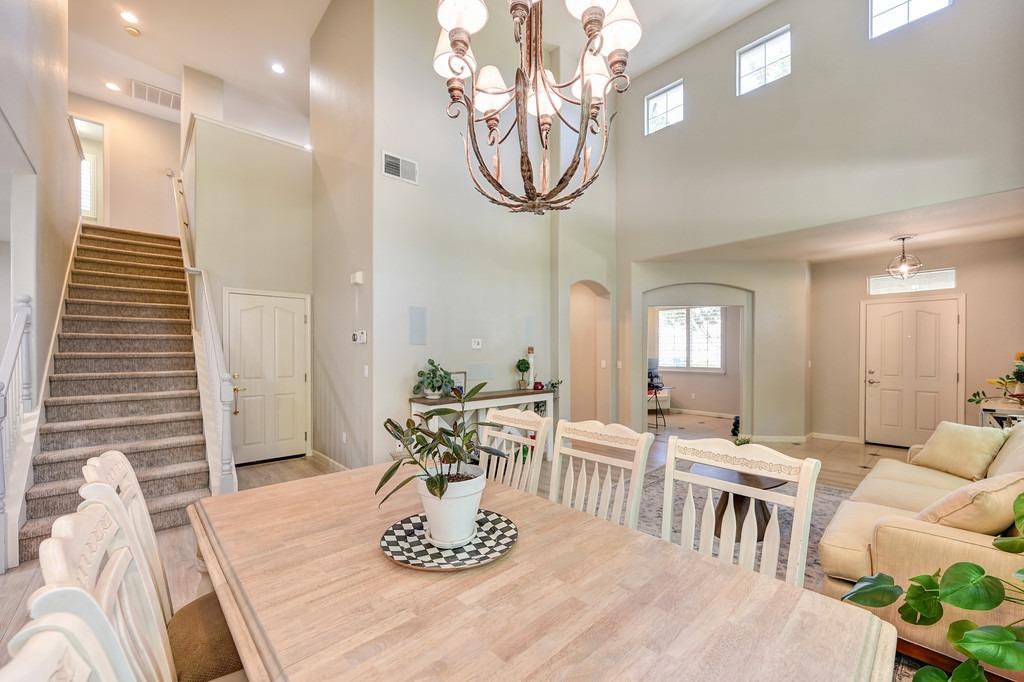 Detail Gallery Image 12 of 59 For 2460 Watercourse Way, Sacramento,  CA 95833 - 3 Beds | 2/1 Baths