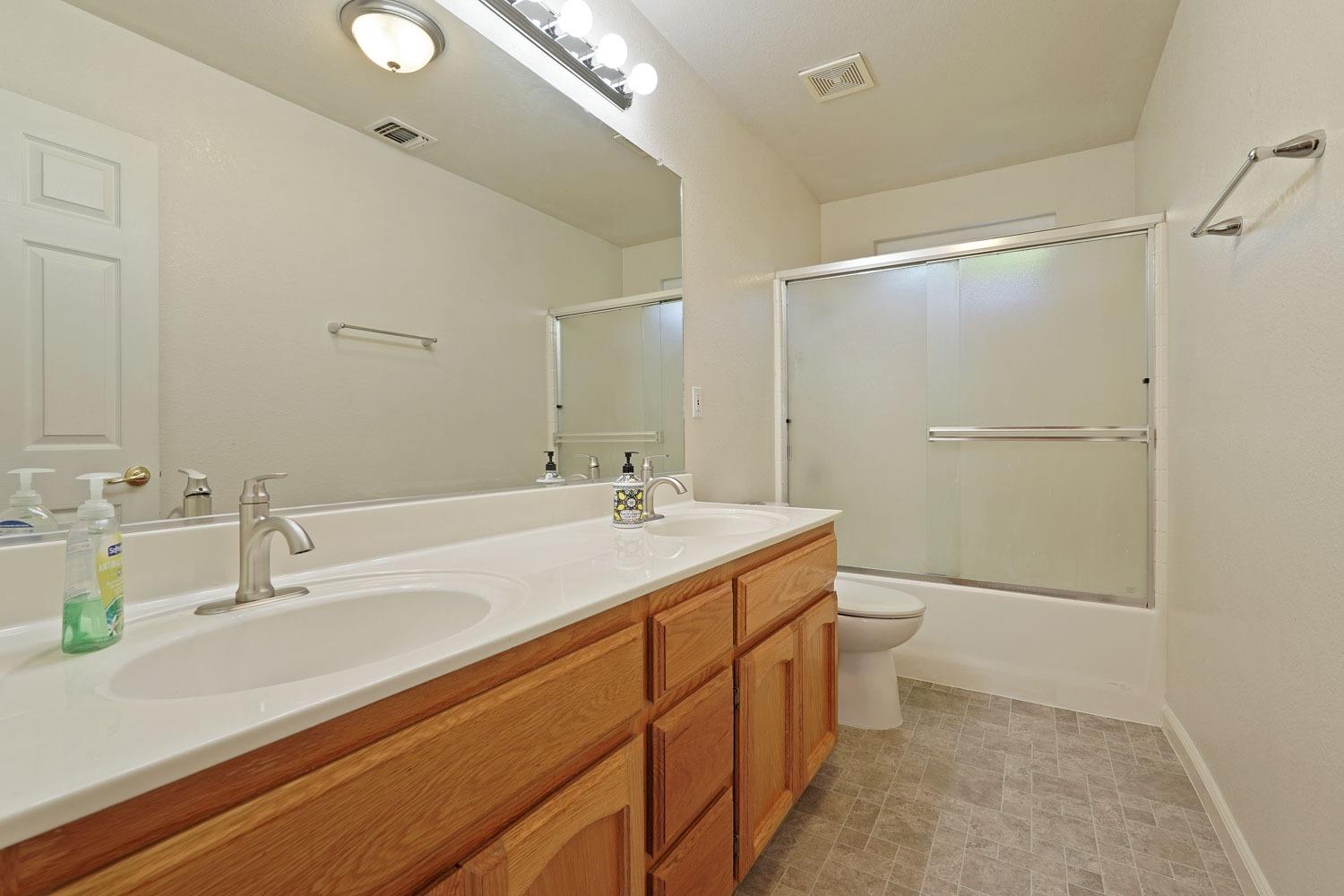Detail Gallery Image 26 of 47 For 2512 Yosemite Ave, Escalon,  CA 95320 - 4 Beds | 2/1 Baths