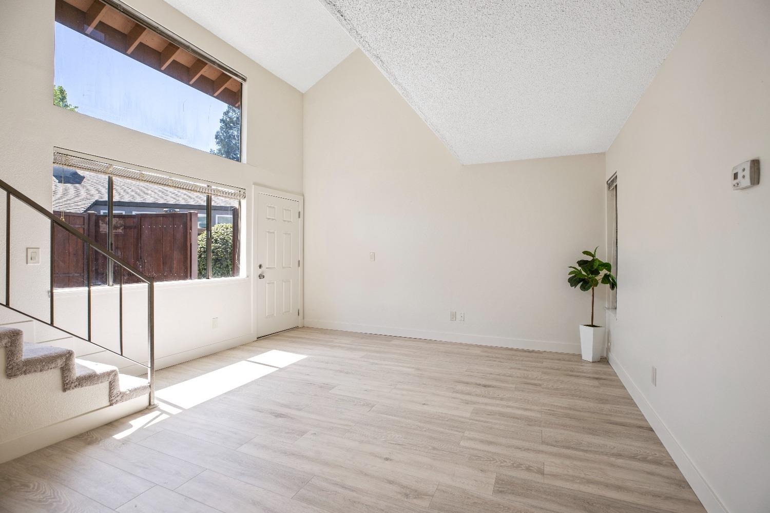 Detail Gallery Image 3 of 21 For 325 Standiford Ave #39,  Modesto,  CA 95350 - 2 Beds | 1 Baths