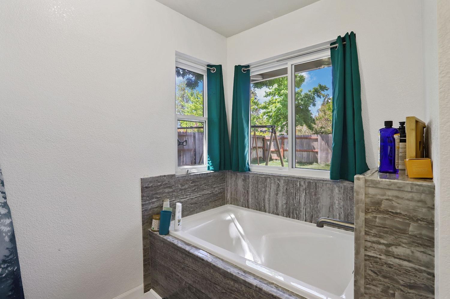 Detail Gallery Image 35 of 43 For 894 Cedar Canyon Cir, Galt,  CA 95632 - 4 Beds | 2 Baths