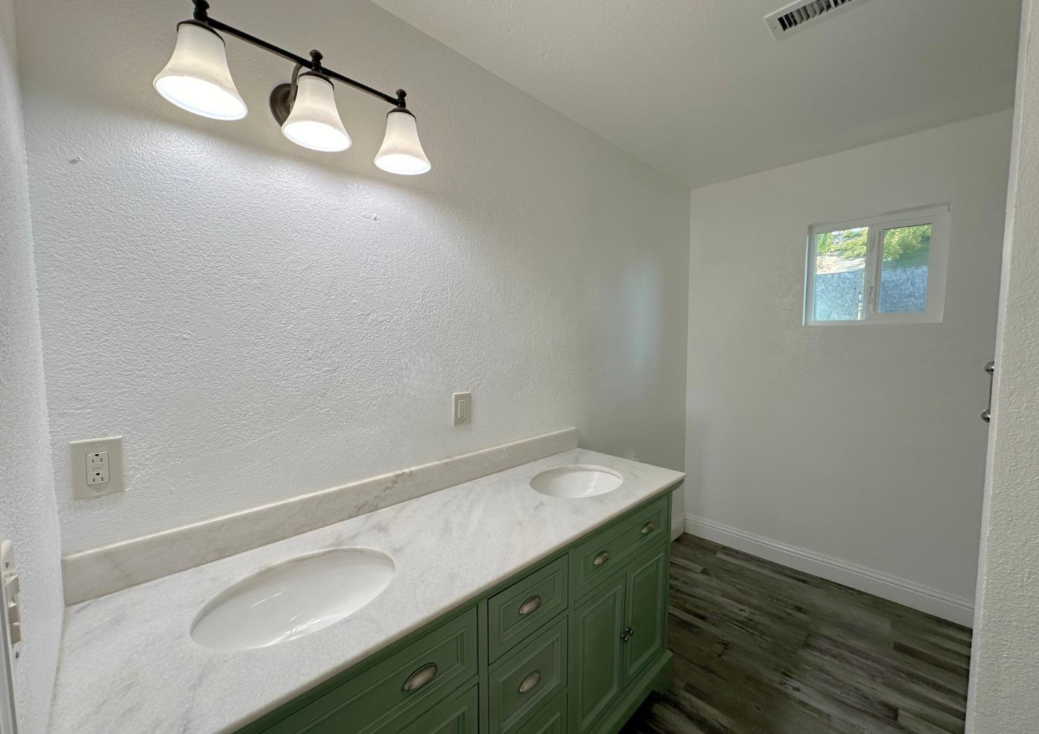 Detail Gallery Image 11 of 25 For 1230 Santa Fe Ave, Modesto,  CA 95351 - 2 Beds | 1 Baths