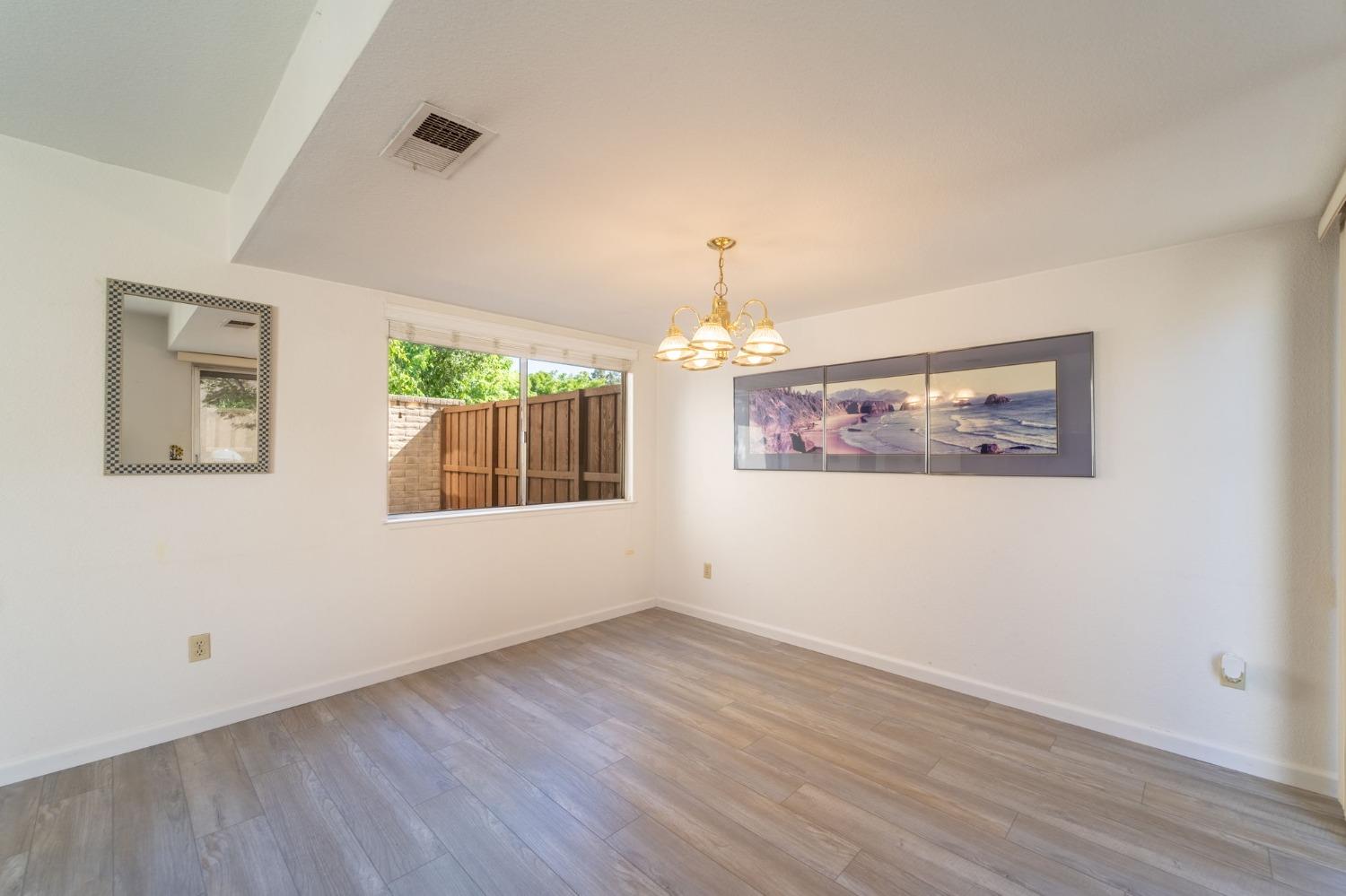 Detail Gallery Image 10 of 27 For 938 Claremont Ct, Modesto,  CA 95356 - 3 Beds | 2/1 Baths