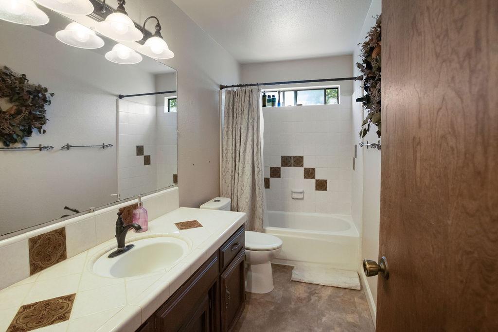 Detail Gallery Image 17 of 41 For 4938 W State Highway 140, Atwater,  CA 95301 - 4 Beds | 2 Baths