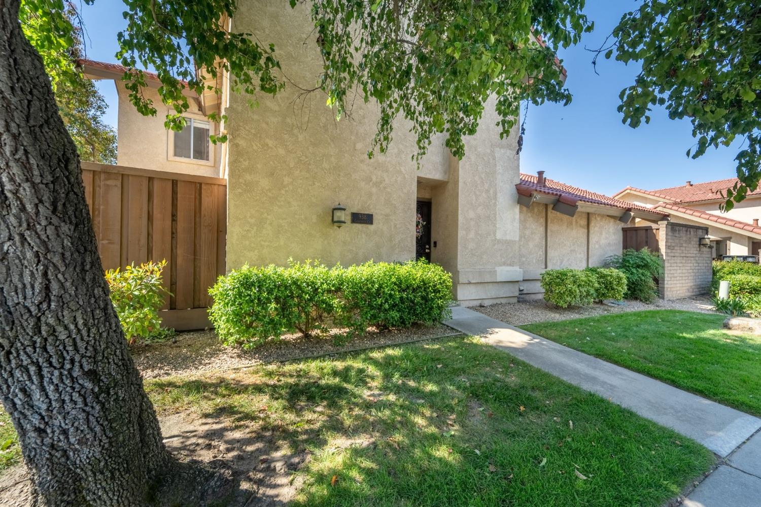 Detail Gallery Image 1 of 27 For 938 Claremont Ct, Modesto,  CA 95356 - 3 Beds | 2/1 Baths
