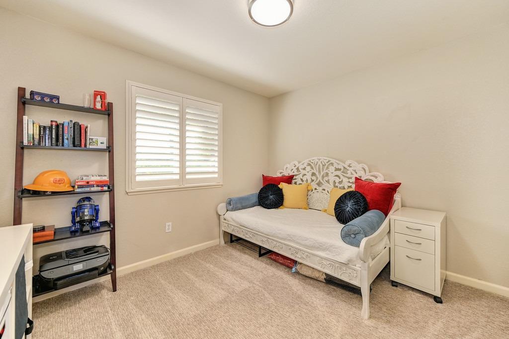 Detail Gallery Image 34 of 59 For 2460 Watercourse Way, Sacramento,  CA 95833 - 3 Beds | 2/1 Baths