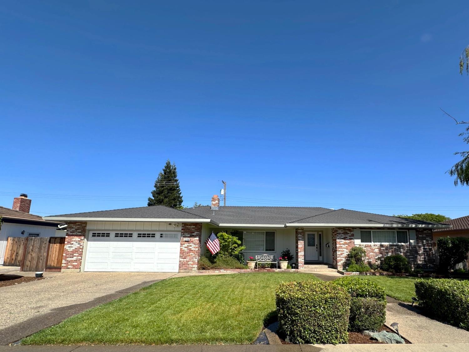 Photo of 336 Shady Acres Dr in Lodi, CA