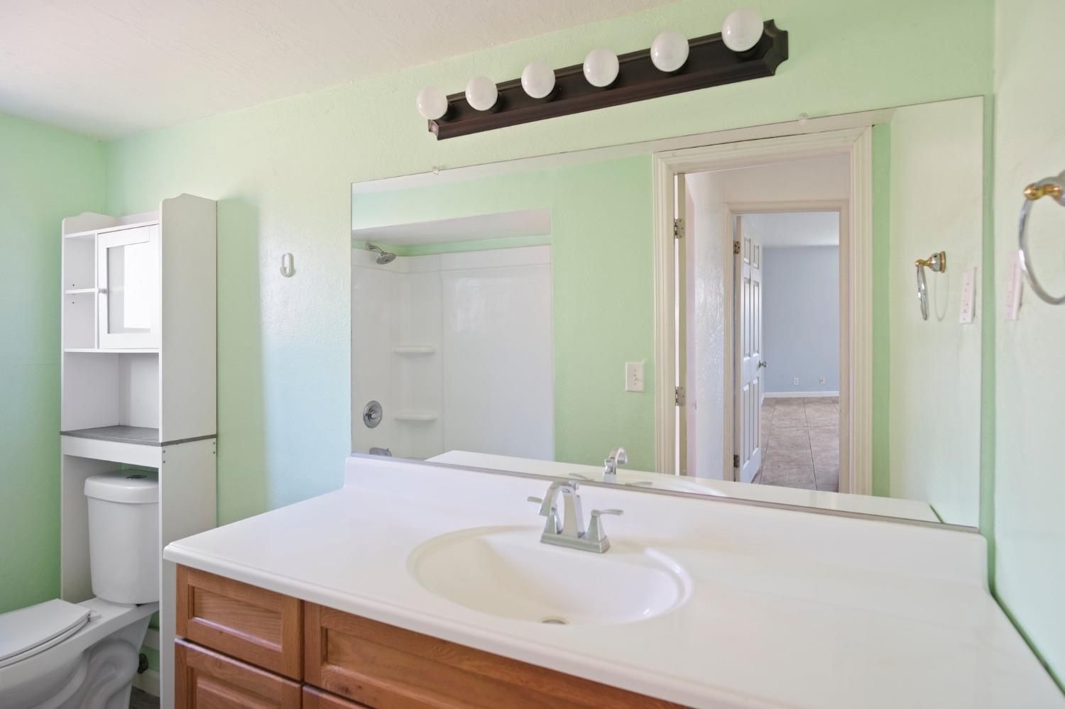 Detail Gallery Image 11 of 30 For 1318 Holm Ave, Modesto,  CA 95351 - 2 Beds | 1 Baths