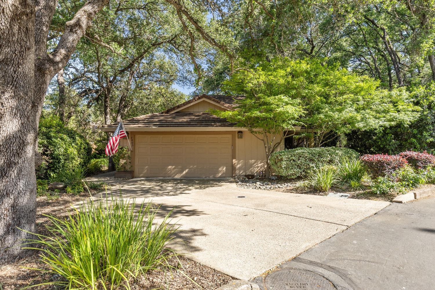 Detail Gallery Image 2 of 46 For 7405 Black Tree Ln, Citrus Heights,  CA 95610 - 3 Beds | 2 Baths