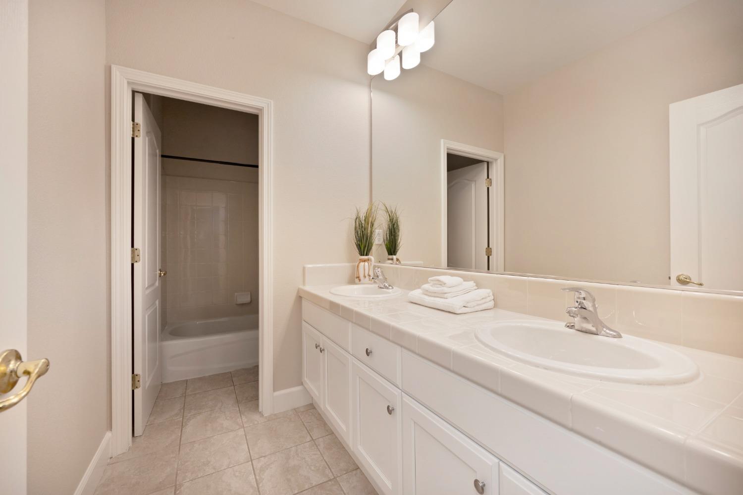 Detail Gallery Image 33 of 55 For 1606 Chalcedony Way, Folsom,  CA 95630 - 5 Beds | 3/1 Baths