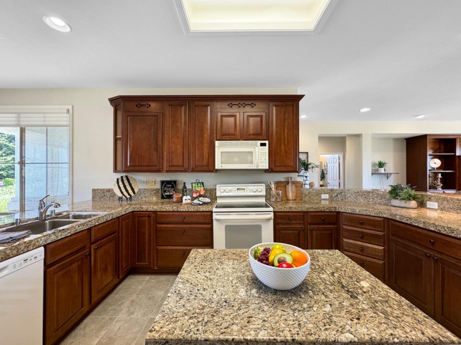 Detail Gallery Image 22 of 56 For 1562 Summerhill Ln, Lincoln,  CA 95648 - 2 Beds | 2 Baths