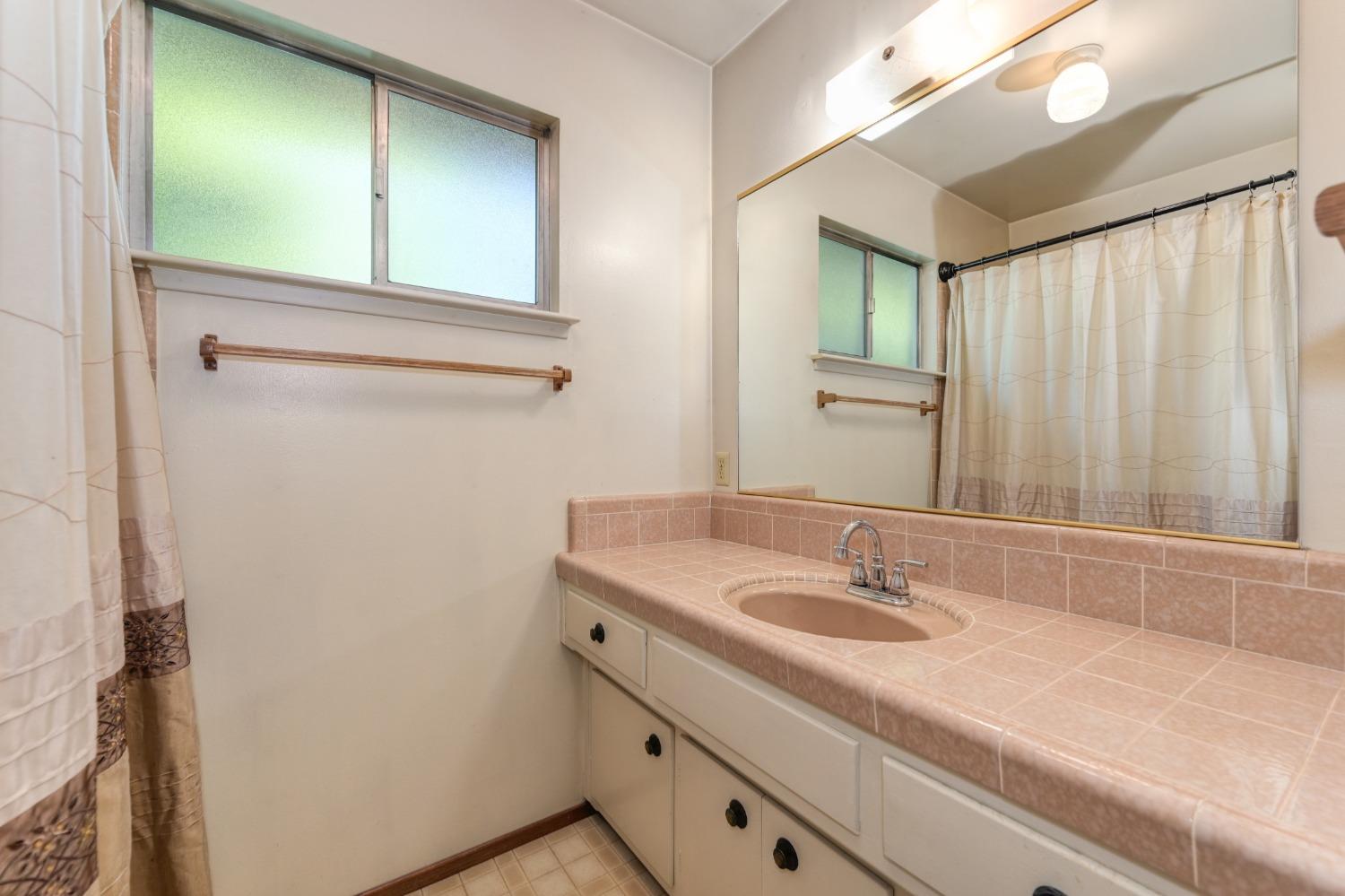 Detail Gallery Image 24 of 40 For 5652 Vega Ct, Carmichael,  CA 95608 - 3 Beds | 2 Baths
