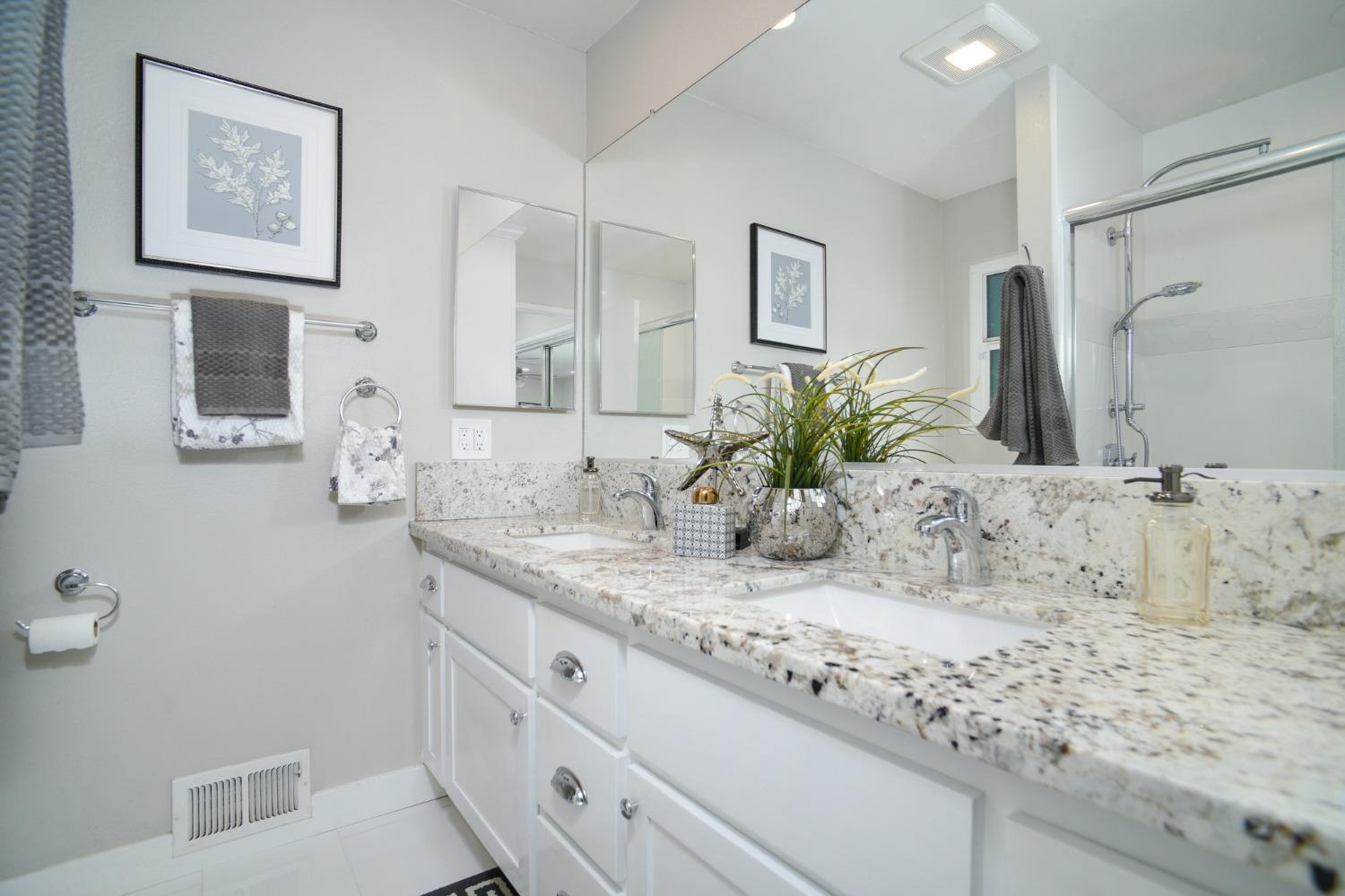Detail Gallery Image 13 of 56 For 945 Commons Dr, Sacramento,  CA 95825 - 2 Beds | 2 Baths