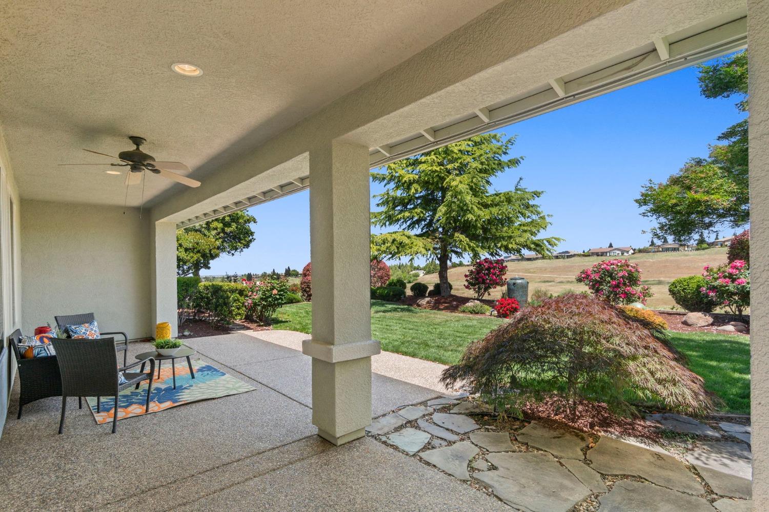 Detail Gallery Image 8 of 61 For 2756 Eagles Peak Ln, Lincoln,  CA 95648 - 2 Beds | 2 Baths