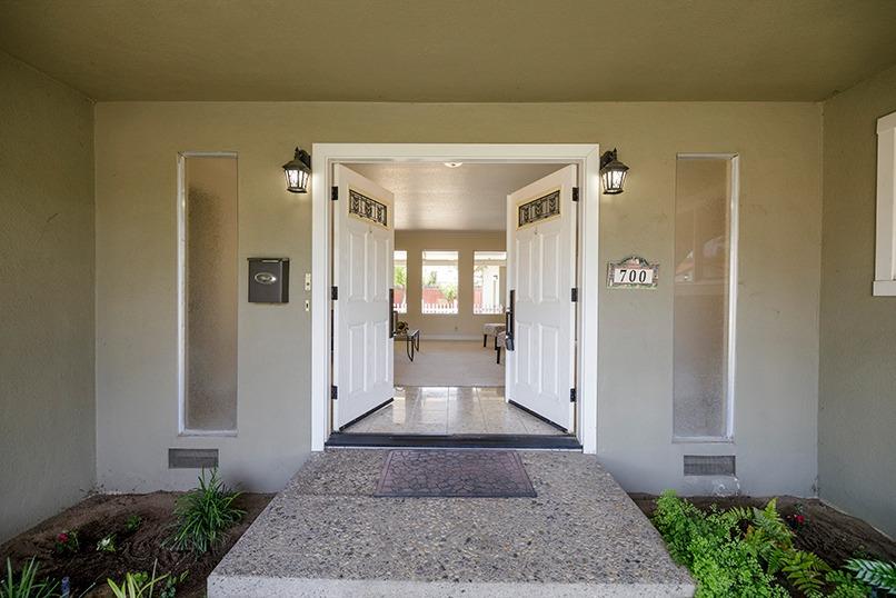 Detail Gallery Image 2 of 45 For 700 Winfield Pl, Modesto,  CA 95355 - 4 Beds | 2 Baths