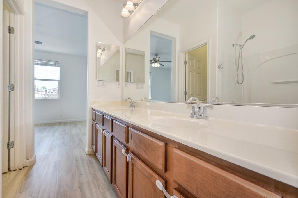 Detail Gallery Image 11 of 27 For 2304 Las Palomas Loop, Lincoln,  CA 95648 - 3 Beds | 3/1 Baths