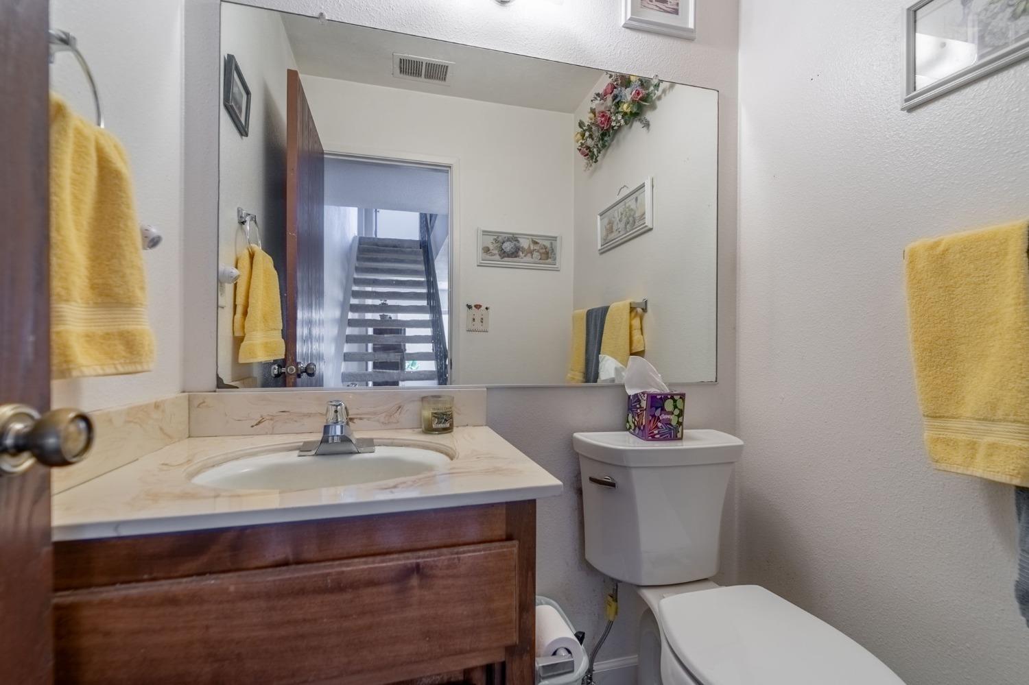 Detail Gallery Image 6 of 27 For 938 Claremont Ct, Modesto,  CA 95356 - 3 Beds | 2/1 Baths