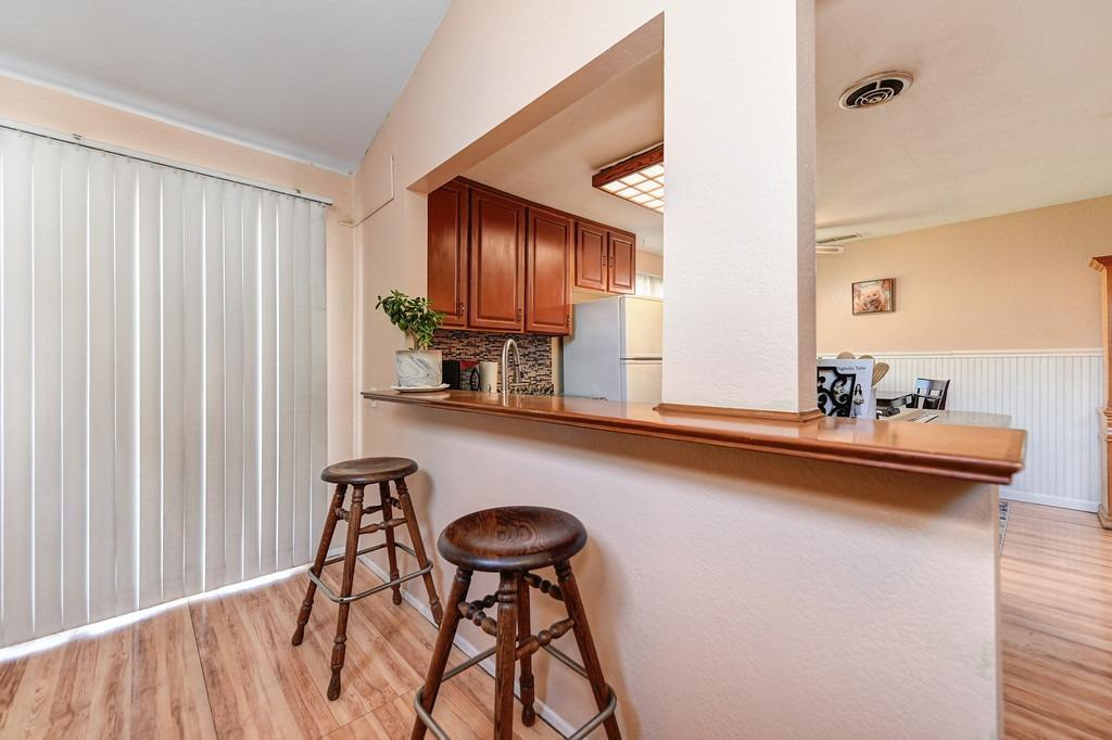 Detail Gallery Image 12 of 39 For 4970 Curve Wood Way, Sacramento,  CA 95841 - 4 Beds | 2 Baths