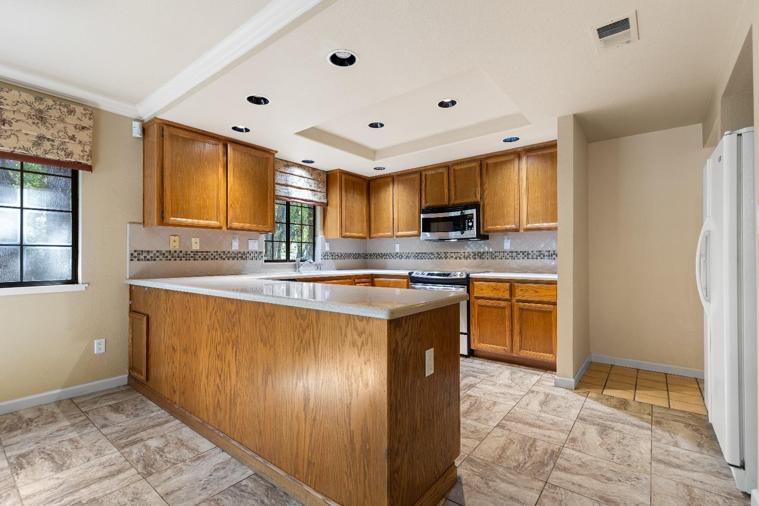 Detail Gallery Image 10 of 46 For 7405 Black Tree Ln, Citrus Heights,  CA 95610 - 3 Beds | 2 Baths