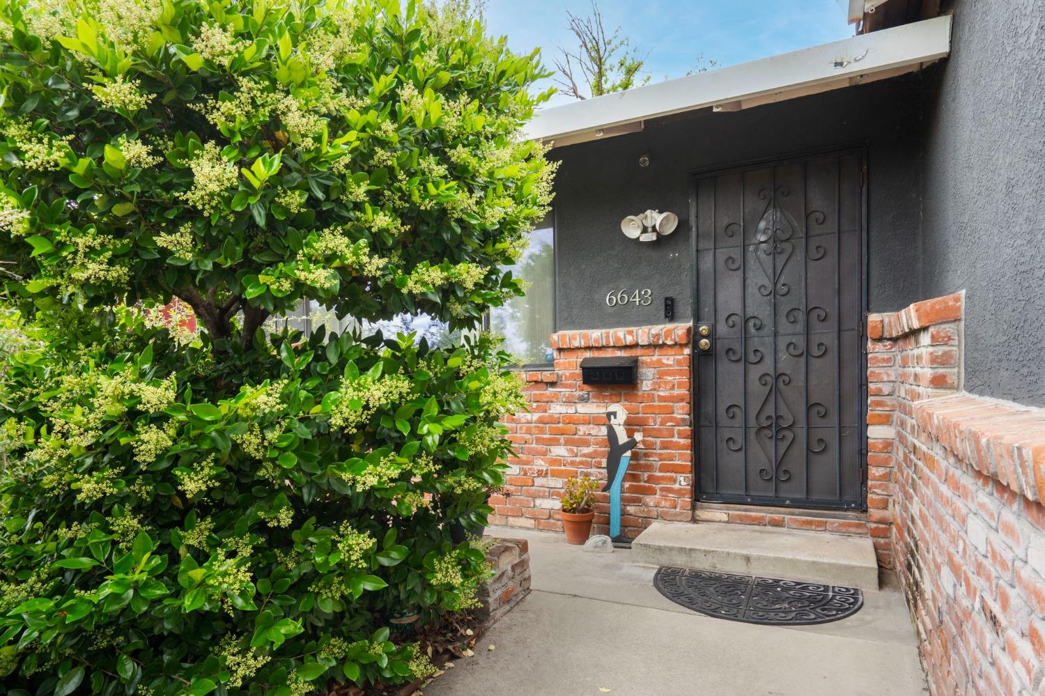 Detail Gallery Image 5 of 28 For 6643 Dunmore Ave, Citrus Heights,  CA 95621 - 4 Beds | 2 Baths