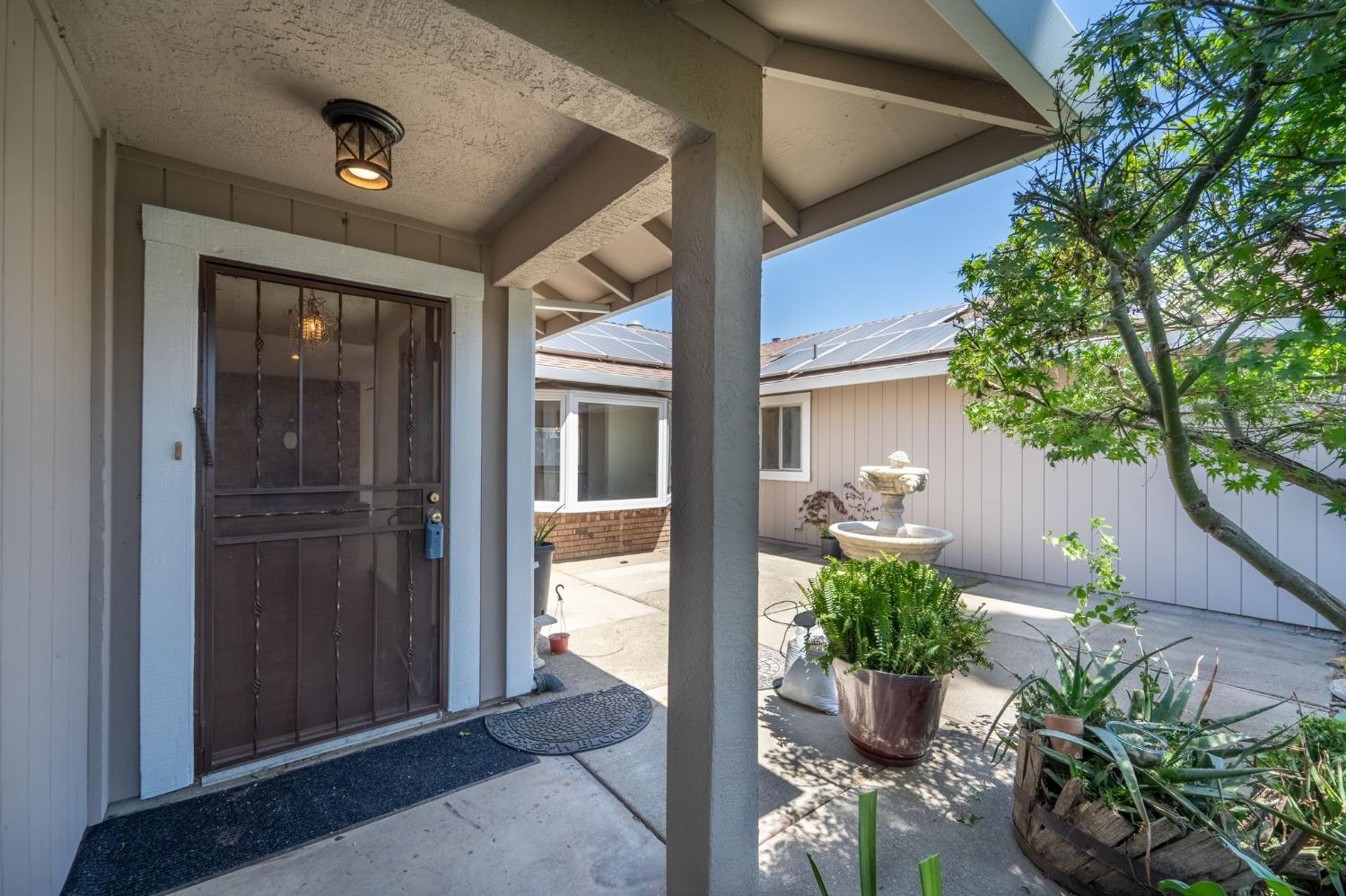 Detail Gallery Image 8 of 39 For 1595 Nicklaus Way, Manteca,  CA 95337 - 3 Beds | 2 Baths