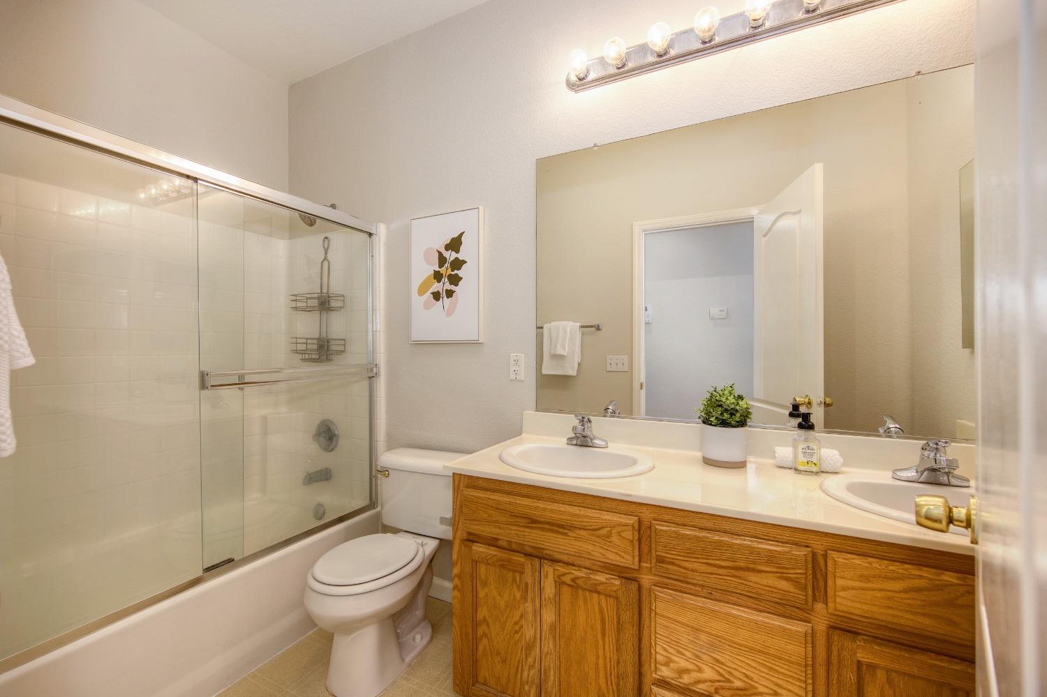 Detail Gallery Image 23 of 28 For 7 Windchime Ct, Sacramento,  CA 95823 - 3 Beds | 2 Baths