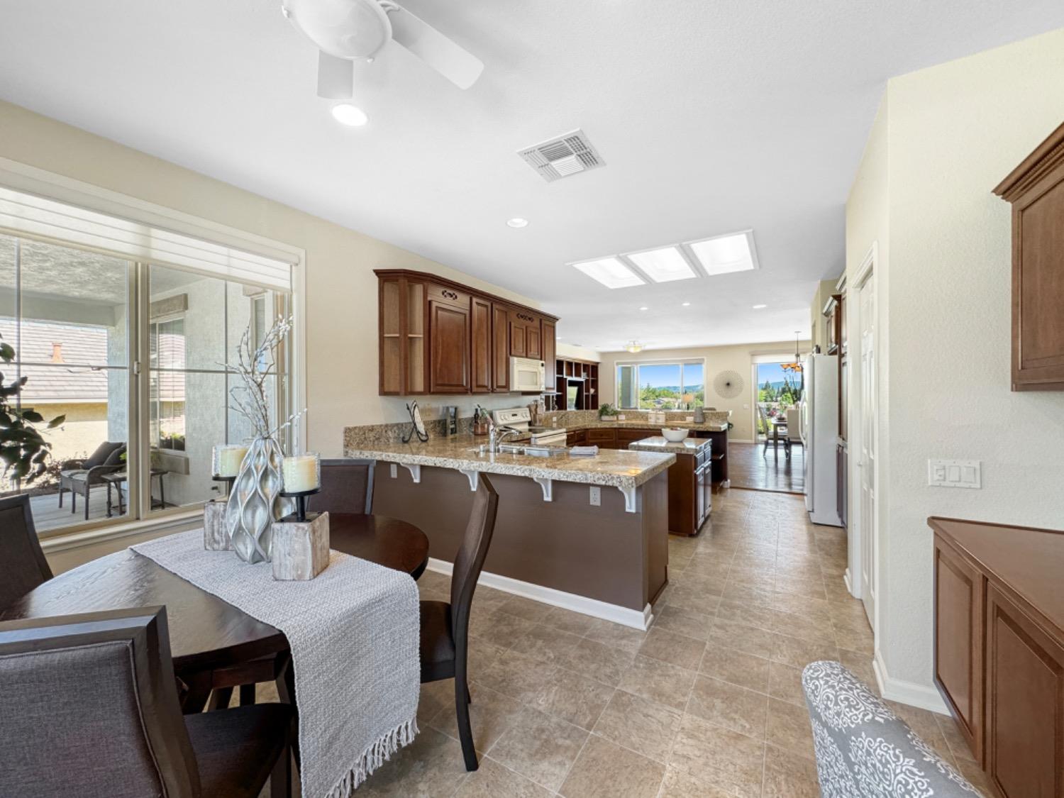 Detail Gallery Image 23 of 56 For 1562 Summerhill Ln, Lincoln,  CA 95648 - 2 Beds | 2 Baths
