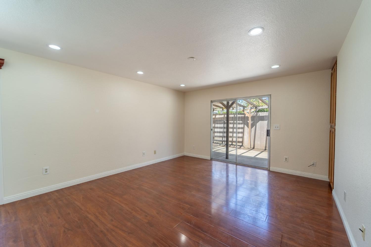 Detail Gallery Image 29 of 39 For 1595 Nicklaus Way, Manteca,  CA 95337 - 3 Beds | 2 Baths