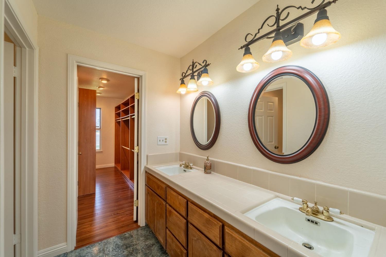 Detail Gallery Image 33 of 39 For 1595 Nicklaus Way, Manteca,  CA 95337 - 3 Beds | 2 Baths