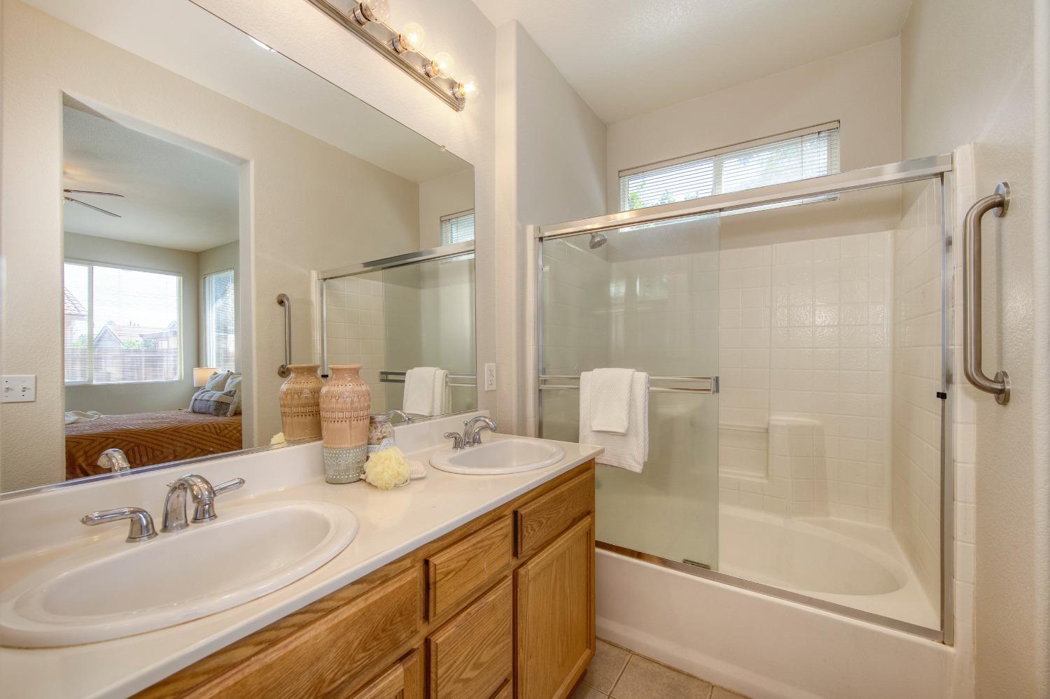 Detail Gallery Image 21 of 28 For 7 Windchime Ct, Sacramento,  CA 95823 - 3 Beds | 2 Baths