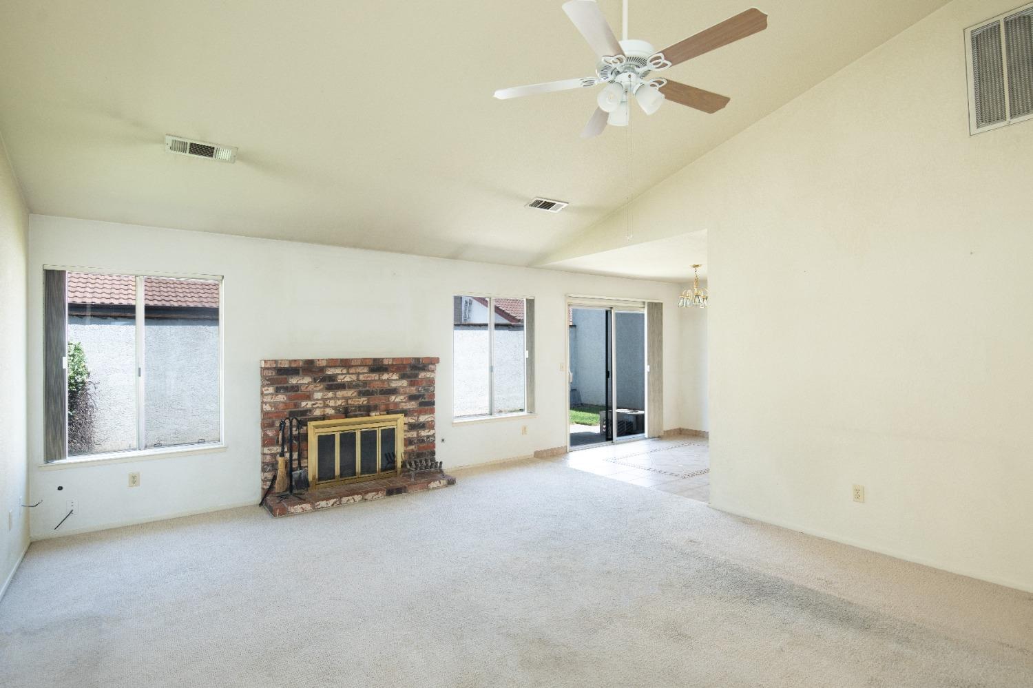 Detail Gallery Image 9 of 41 For 3301 Suffolk Dr, Ceres,  CA 95307 - 3 Beds | 2 Baths