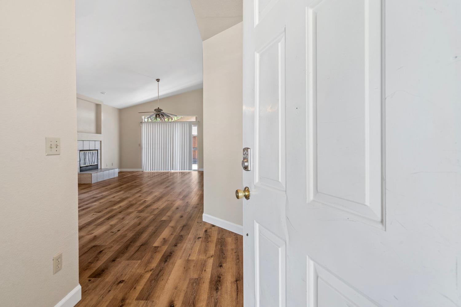 Detail Gallery Image 6 of 32 For 9486 Tuscany Cir, Stockton,  CA 95210 - 3 Beds | 2 Baths