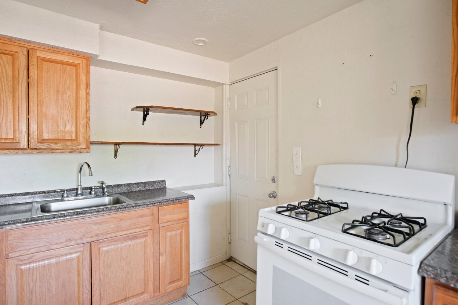 Detail Gallery Image 9 of 30 For 1318 Holm Ave, Modesto,  CA 95351 - 2 Beds | 1 Baths
