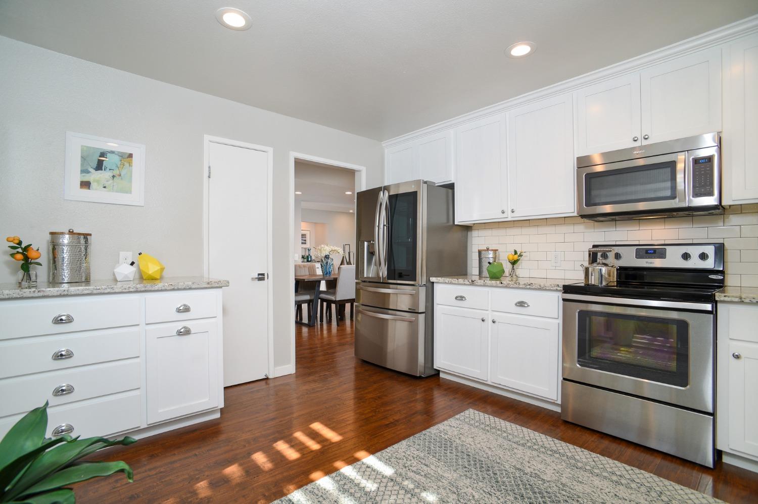 Detail Gallery Image 9 of 56 For 945 Commons Dr, Sacramento,  CA 95825 - 2 Beds | 2 Baths