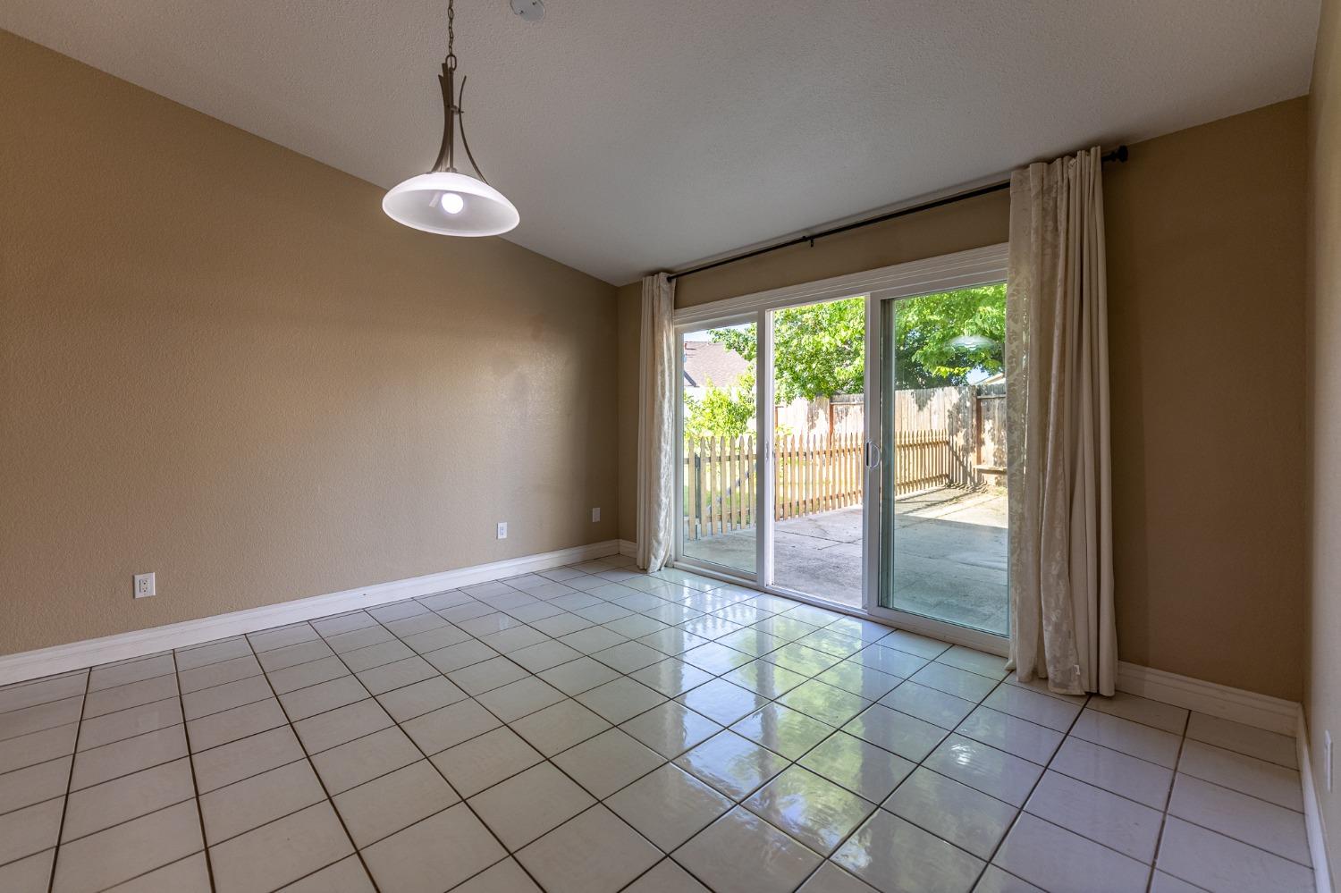 Detail Gallery Image 15 of 35 For 8547 Still Woods Ct, Sacramento,  CA 95828 - 2 Beds | 2 Baths