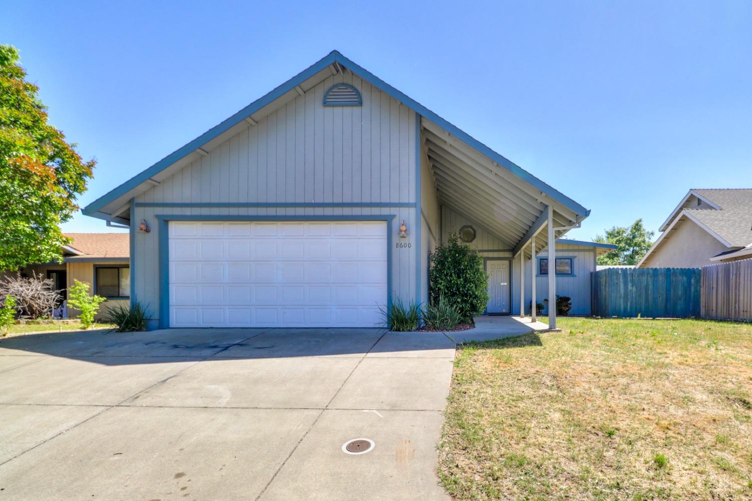 Detail Gallery Image 1 of 35 For 8600 Tiogawoods Dr, Sacramento,  CA 95828 - 3 Beds | 2 Baths