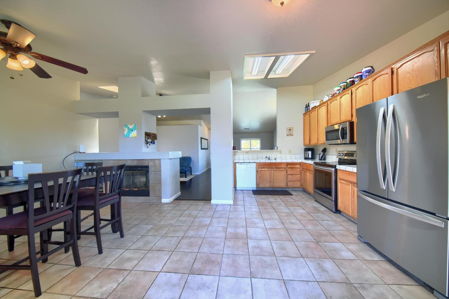 Detail Gallery Image 13 of 99 For 1193 Williams Ct, Manteca,  CA 95337 - 3 Beds | 2 Baths