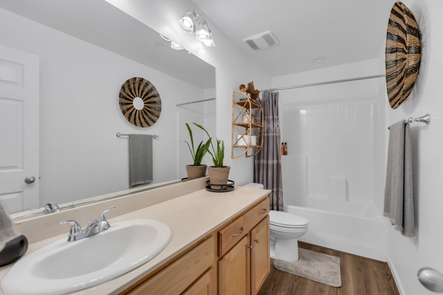 Detail Gallery Image 6 of 57 For 8821 Prelude Way, Elk Grove,  CA 95757 - 4 Beds | 2/1 Baths