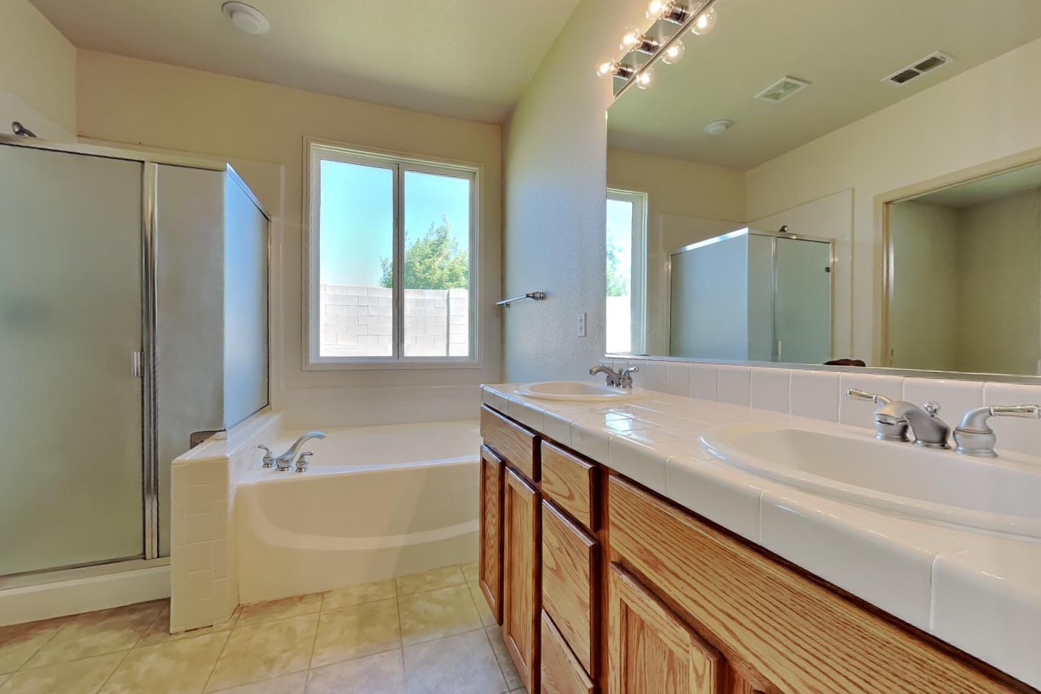 Detail Gallery Image 72 of 86 For 1573 Esplanade Dr, Merced,  CA 95348 - 4 Beds | 2 Baths