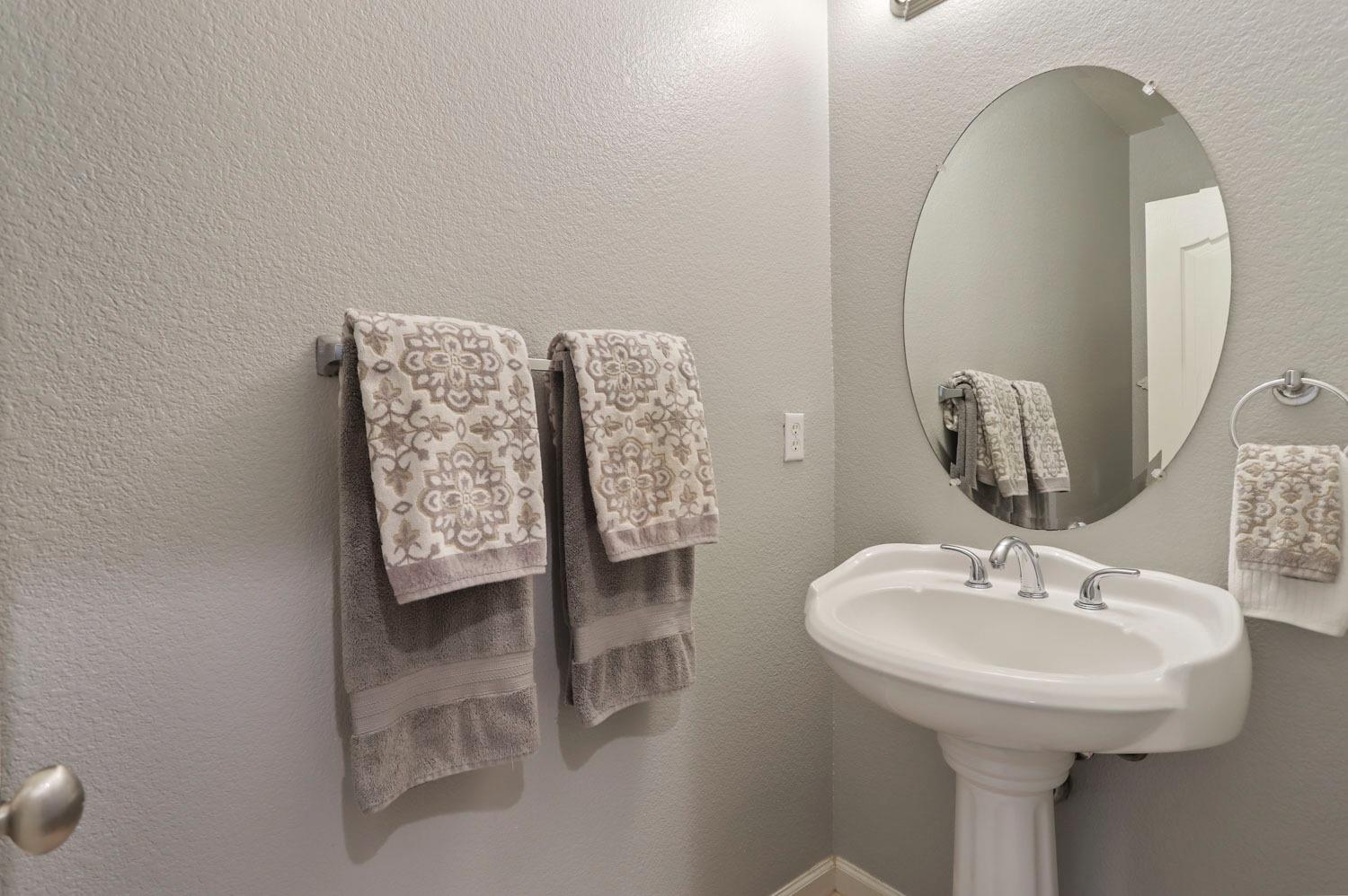 Detail Gallery Image 22 of 52 For 17724 Strawberry Glen St, Lathrop,  CA 95330 - 4 Beds | 3/1 Baths