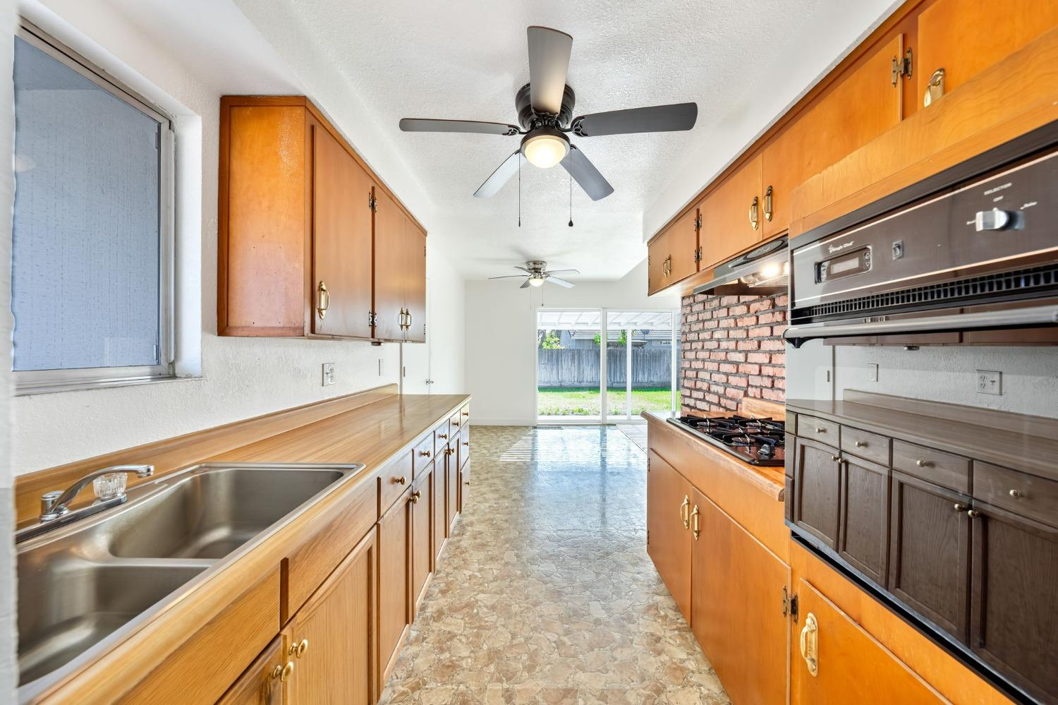 Detail Gallery Image 25 of 39 For 1208 S Sunset Dr, Lodi,  CA 95240 - 3 Beds | 2 Baths
