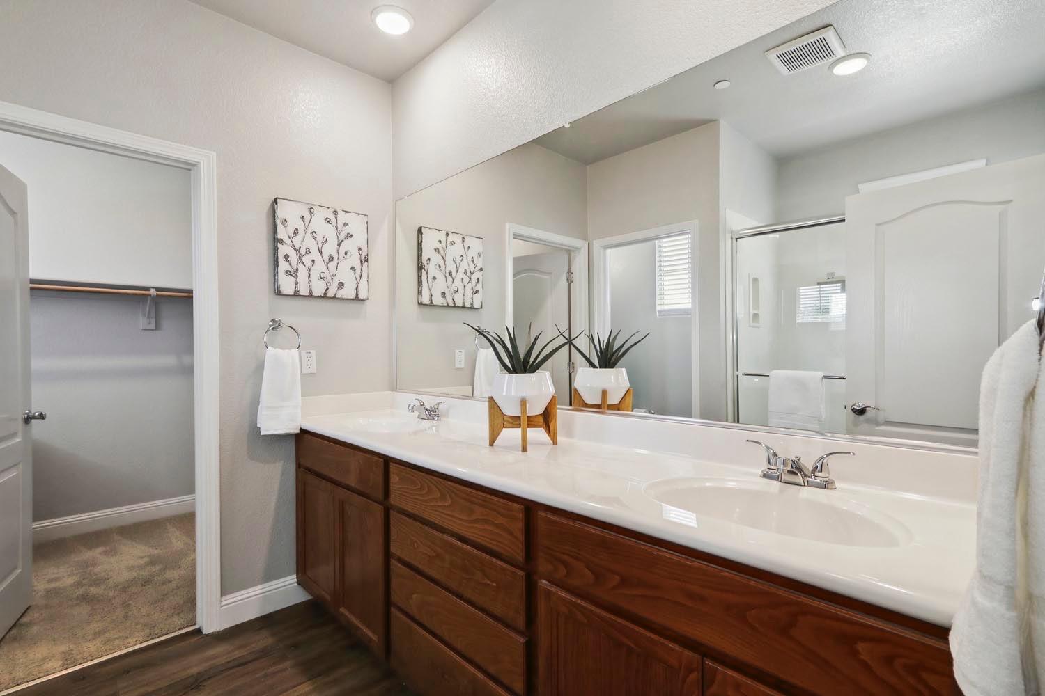 Detail Gallery Image 14 of 30 For 3817 Miners Ravine Dr, Roseville,  CA 95661 - 3 Beds | 2/1 Baths