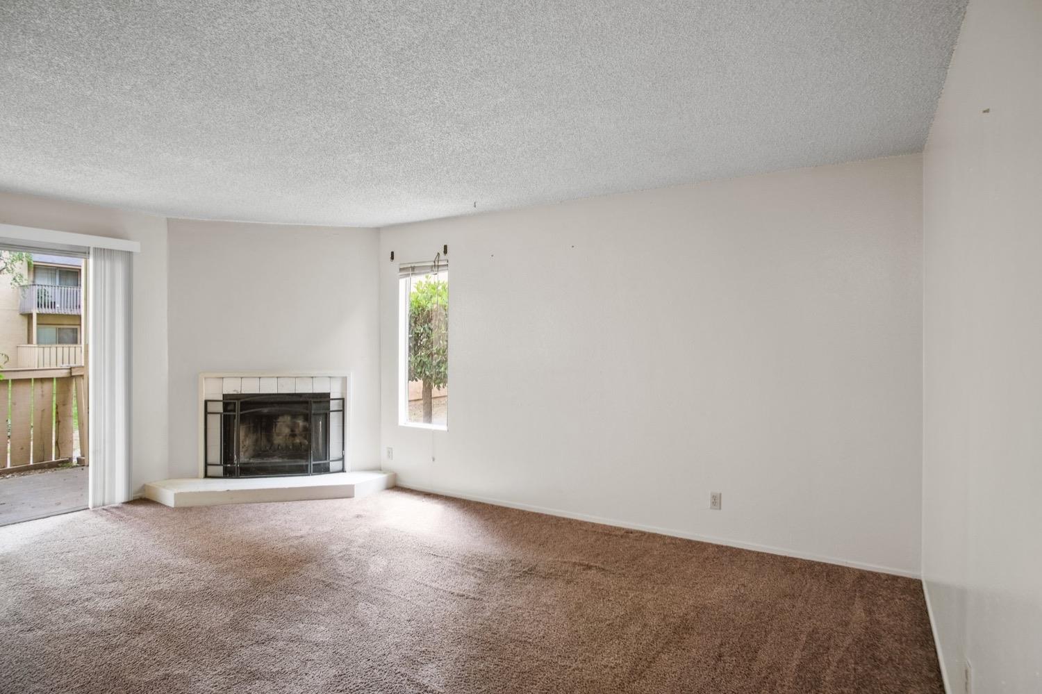 Detail Gallery Image 8 of 22 For 328 Northbank Ct #37,  Stockton,  CA 95207 - 2 Beds | 1 Baths