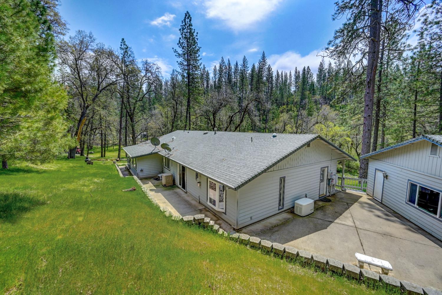 Detail Gallery Image 16 of 44 For 6098 Quartz Mine Rd, Mountain Ranch,  CA 95246 - 3 Beds | 3 Baths