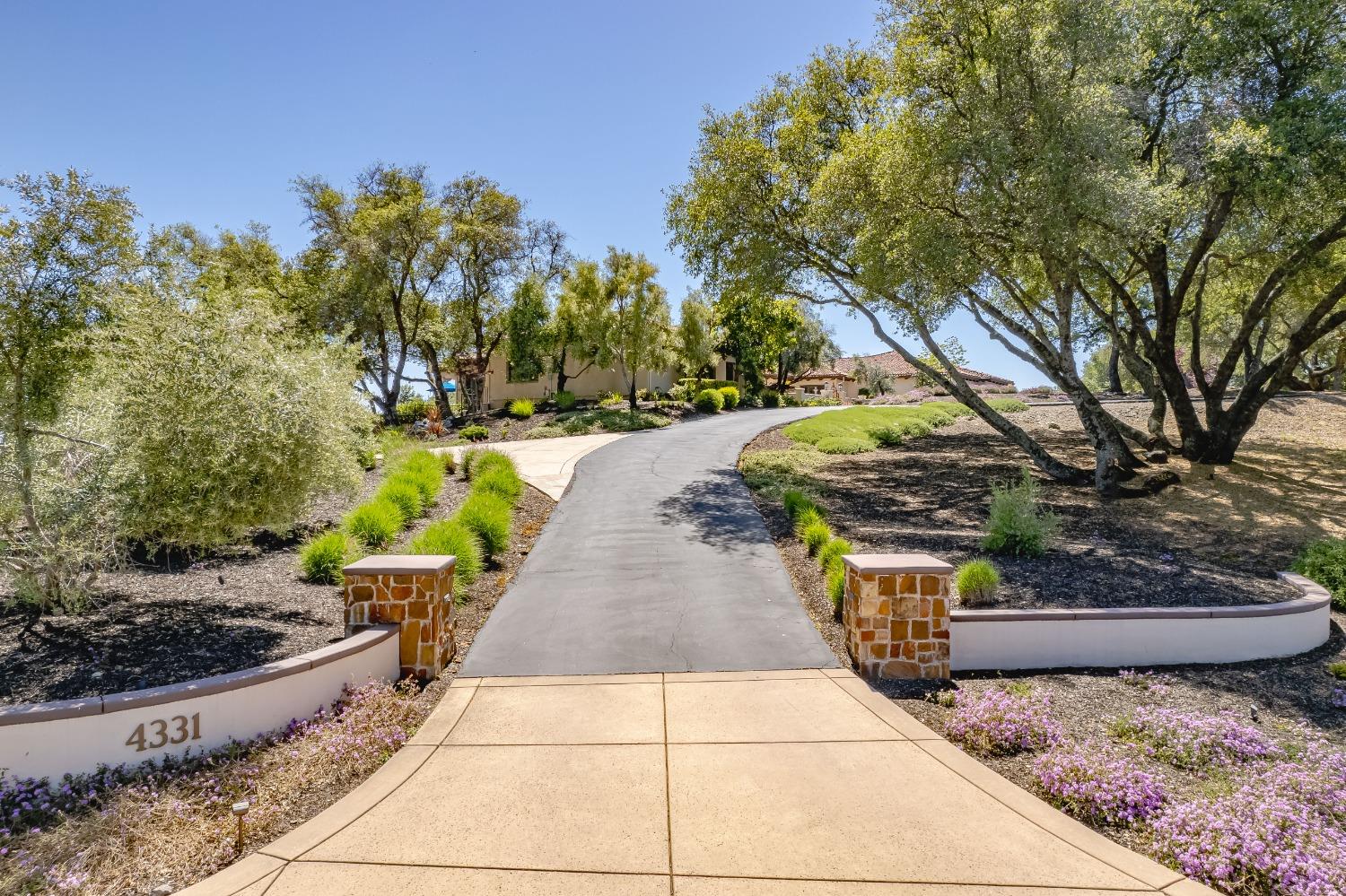 Detail Gallery Image 9 of 81 For 4331 Swift Cir, Shingle Springs,  CA 95682 - 6 Beds | 4/1 Baths