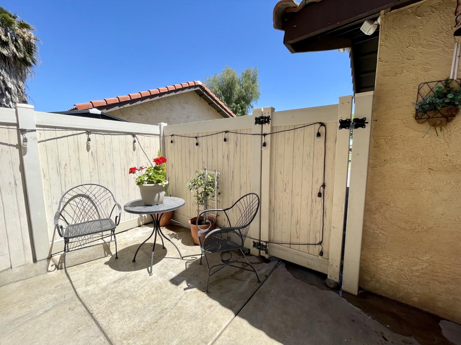 Detail Gallery Image 21 of 24 For 1501 Racquet Club Dr #D,  Los Banos,  CA 93635 - 2 Beds | 1/1 Baths